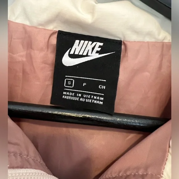 NIKE Women's Sportswear Street Loose Fit Woven Jacket - Picture 7 of 7